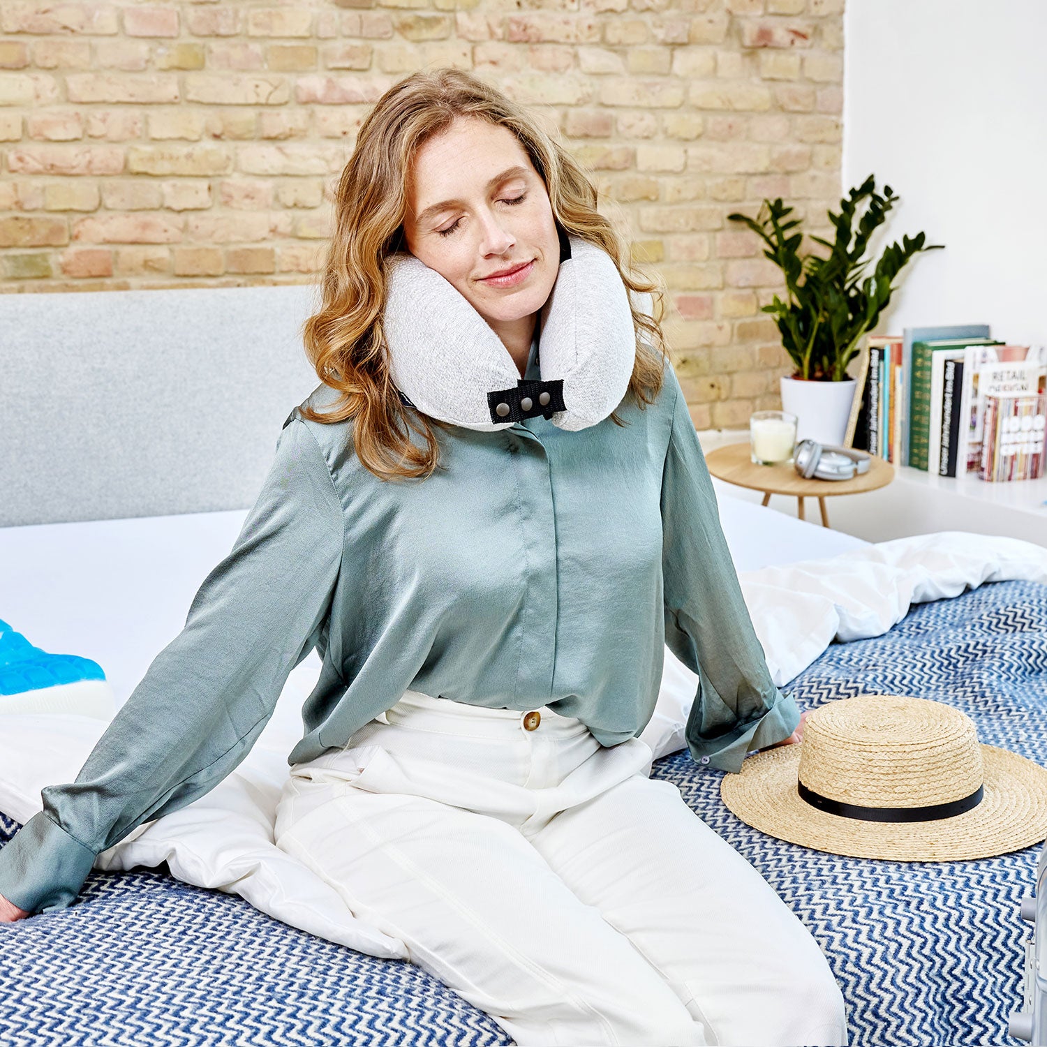 Technogel Living 2 in 1 Travel Pillow テクノジェル 2 in 1 トラベル